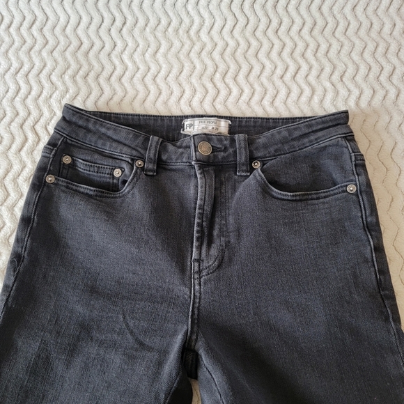 Free People Black Cutwork Mid Rise Frayed Raw Hem Straight Cut Jeans Size 26 W - Picture 9 of 11